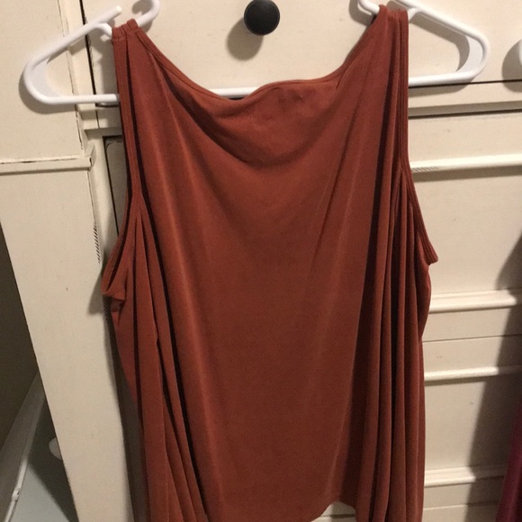 HOLLISTER cold shoulder tops - Picture 7 of 8